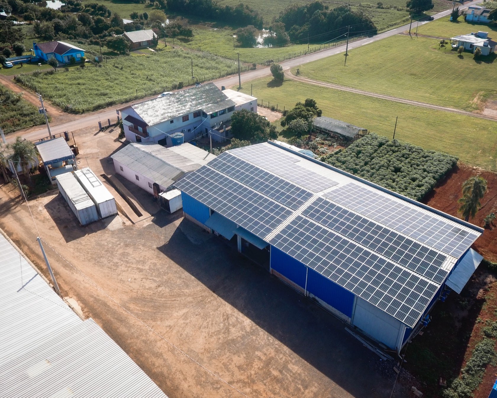 Galpão comercial com energia solar instalada pela Sonnental